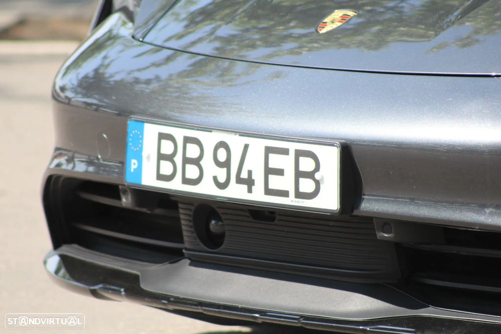 Porsche Taycan Cross Turismo 4 - 16
