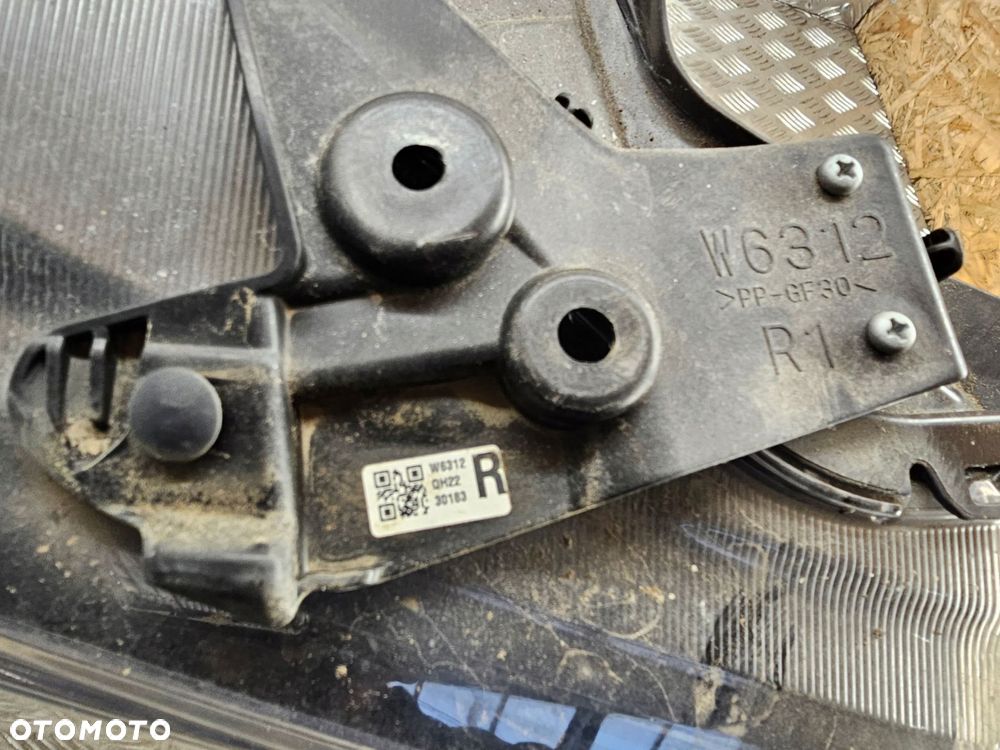 suzuki sx4 s cross lampa reflektor full led prawy europa 6429r - 7