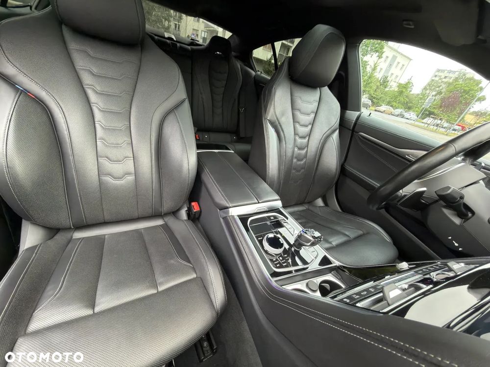 BMW Seria 8 - 21