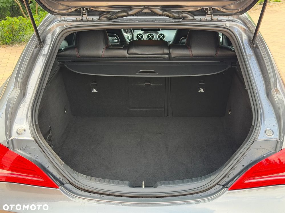 Mercedes-Benz CLA 250 4Matic 7G-DCT AMG Line - 24