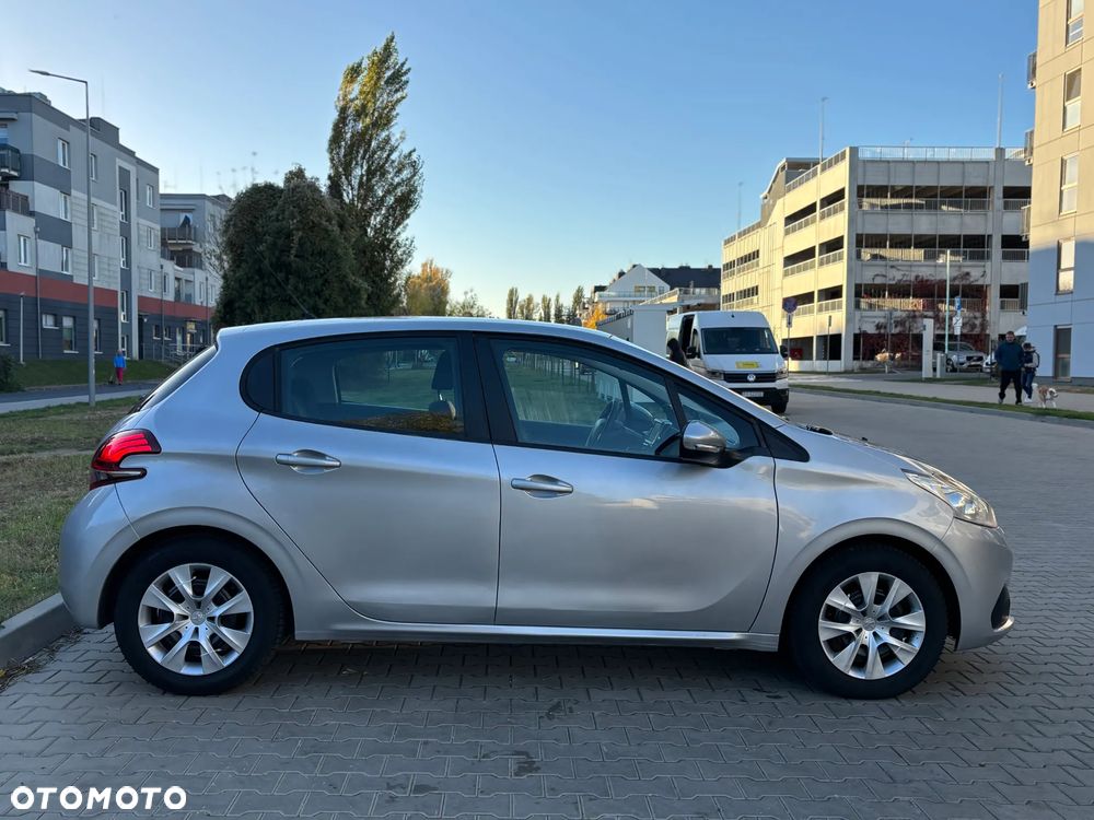 Peugeot 208 2016 photo 3