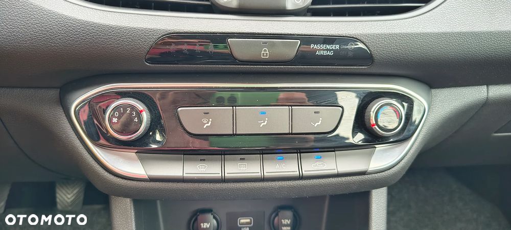 Hyundai i30 1.5 DPI Classic + - 17