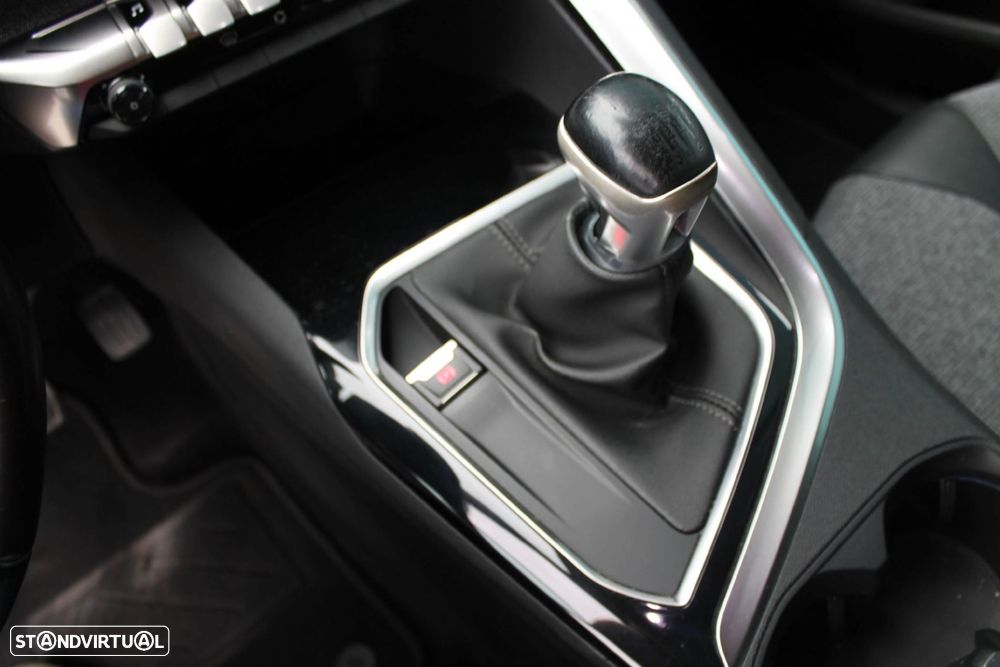 Peugeot 5008 1.5 BlueHDi Allure - 23