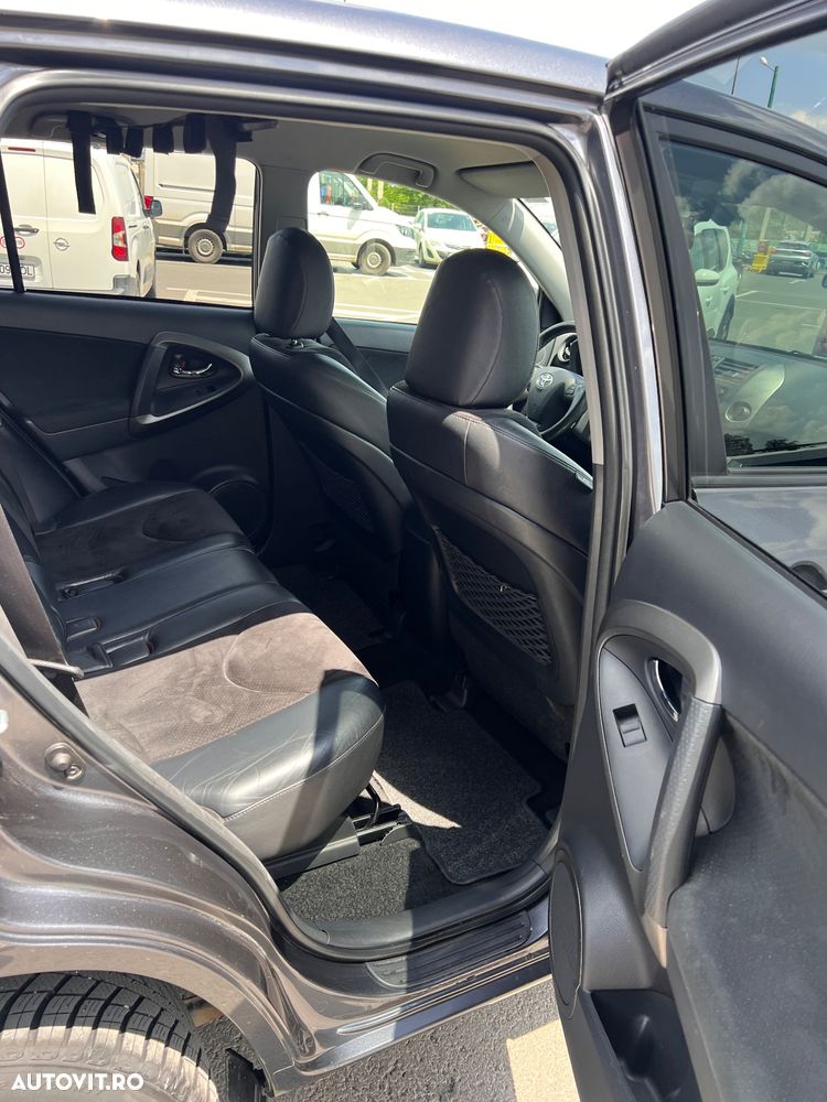 Toyota RAV4 2.2 D-4D 4x4 Executive - 11