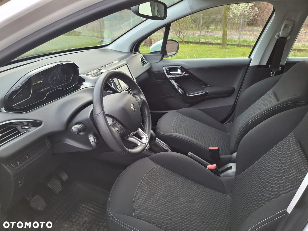 Peugeot 208 1.2 PureTech Allure - 5