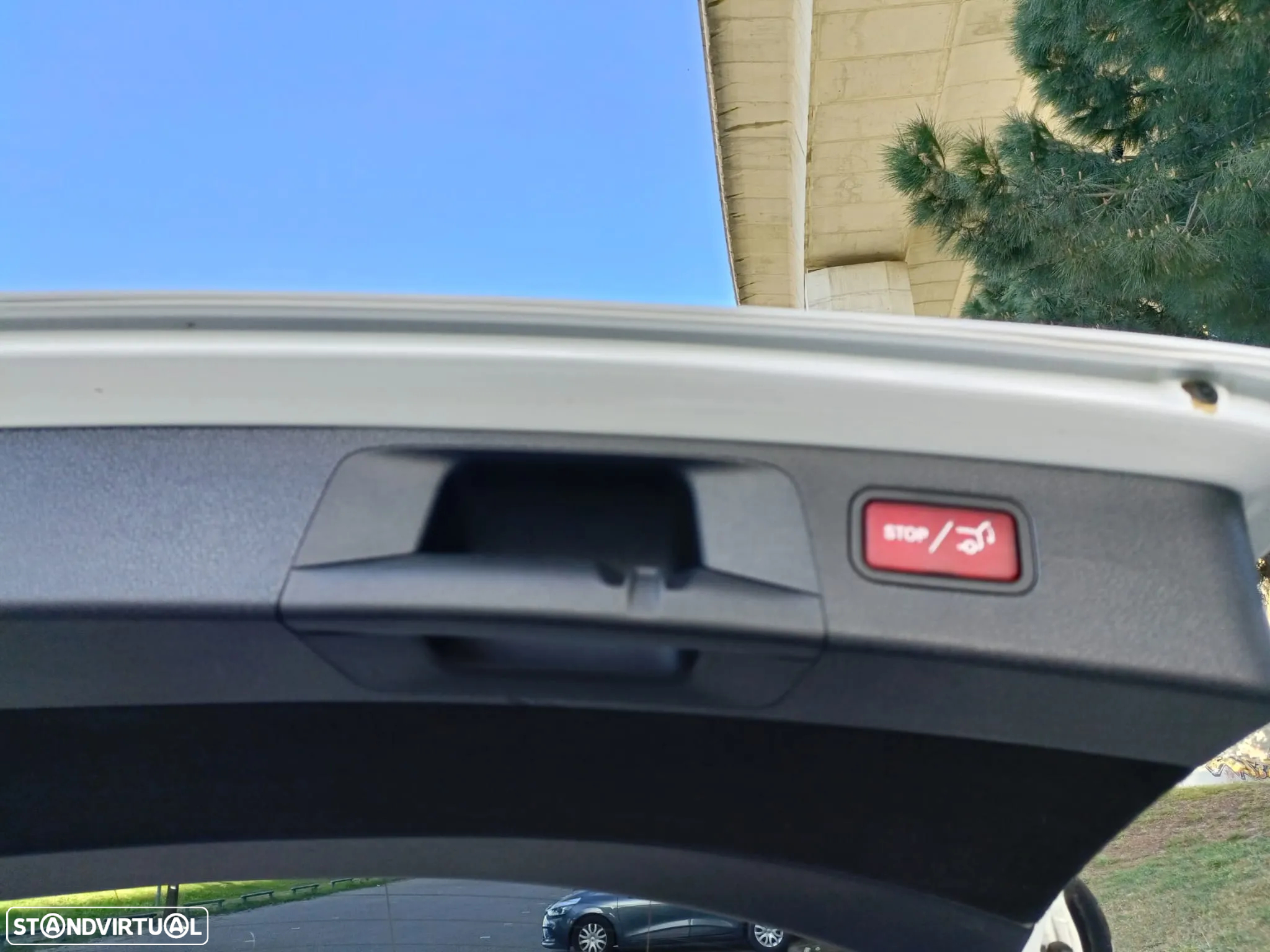 Mercedes-Benz E 300 T 9G-TRONIC Exclusive - 25