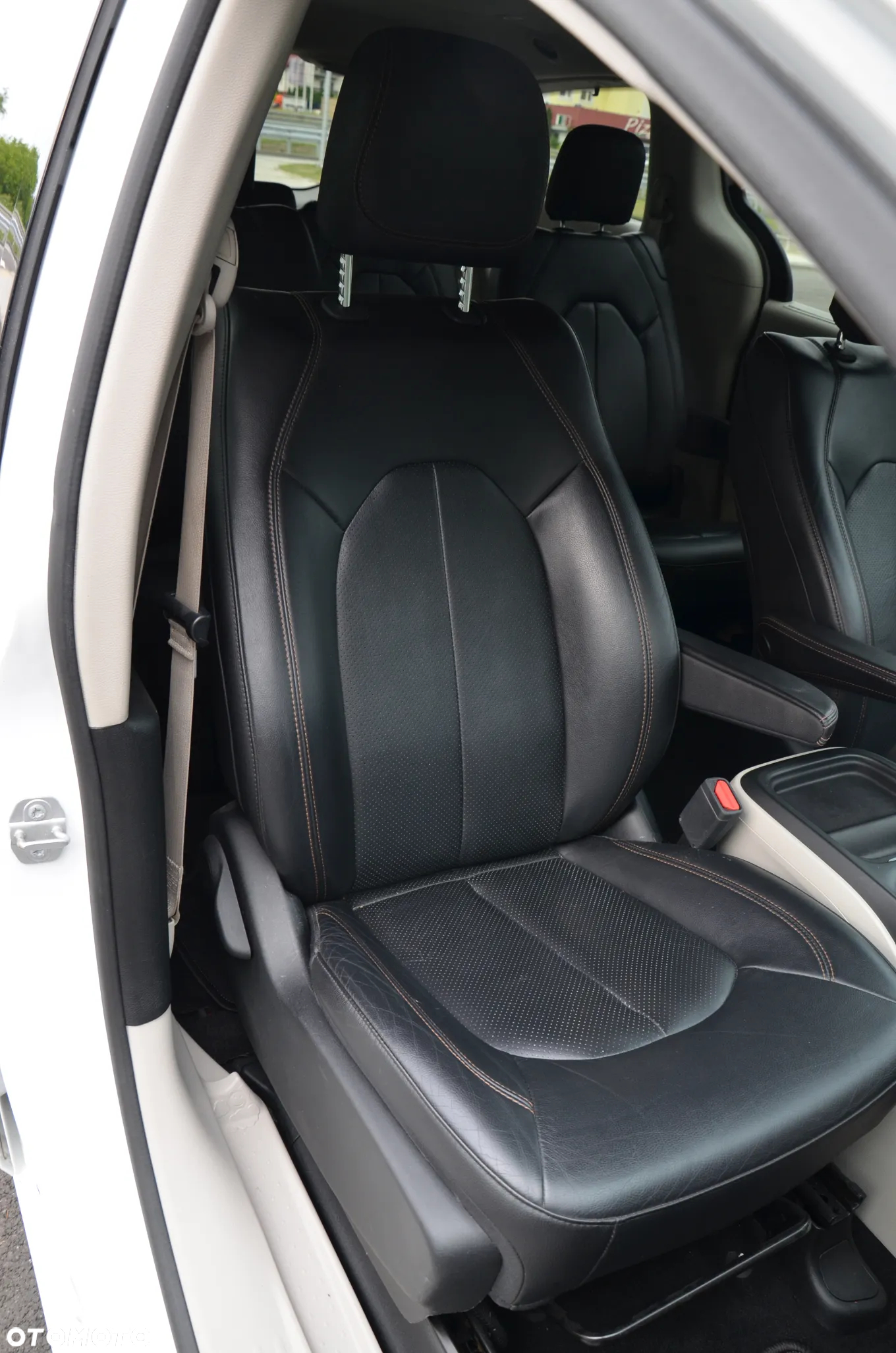 Chrysler Pacifica - 14