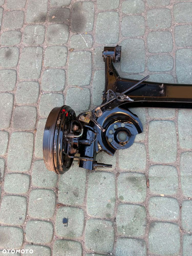 Tylna belka toyota yaris 1 yaris 1 verso Bębny ABS Orginał bez rdzy super stan import italy - 6