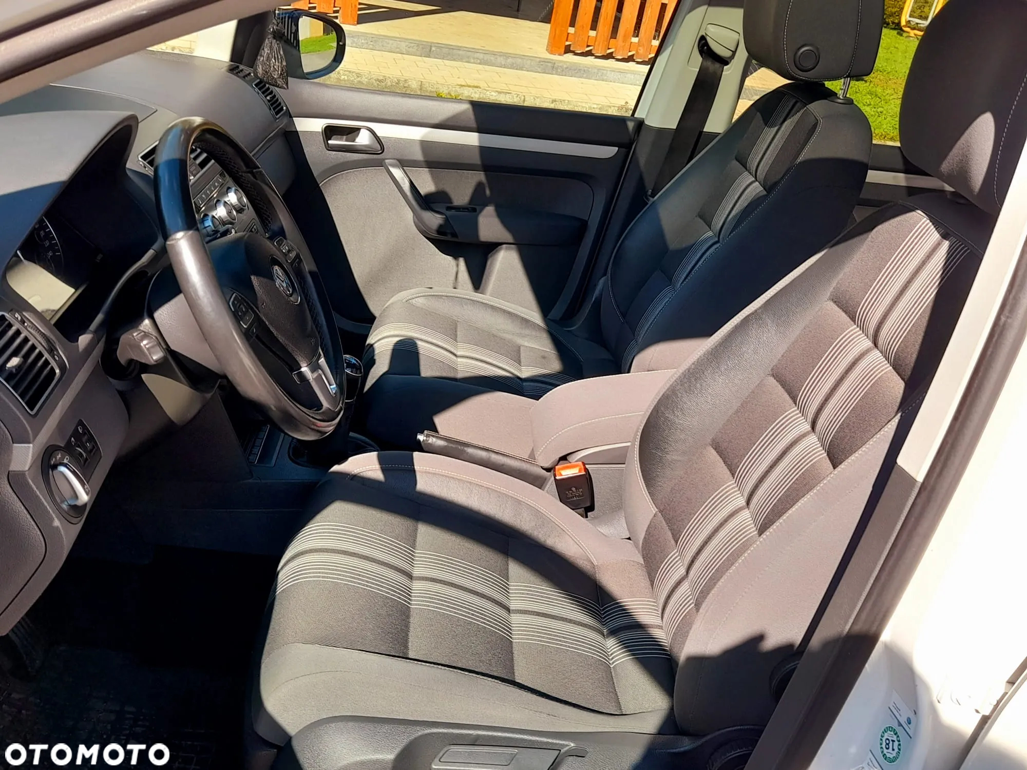 Volkswagen Touran 2.0 TDI DPF Highline - 26