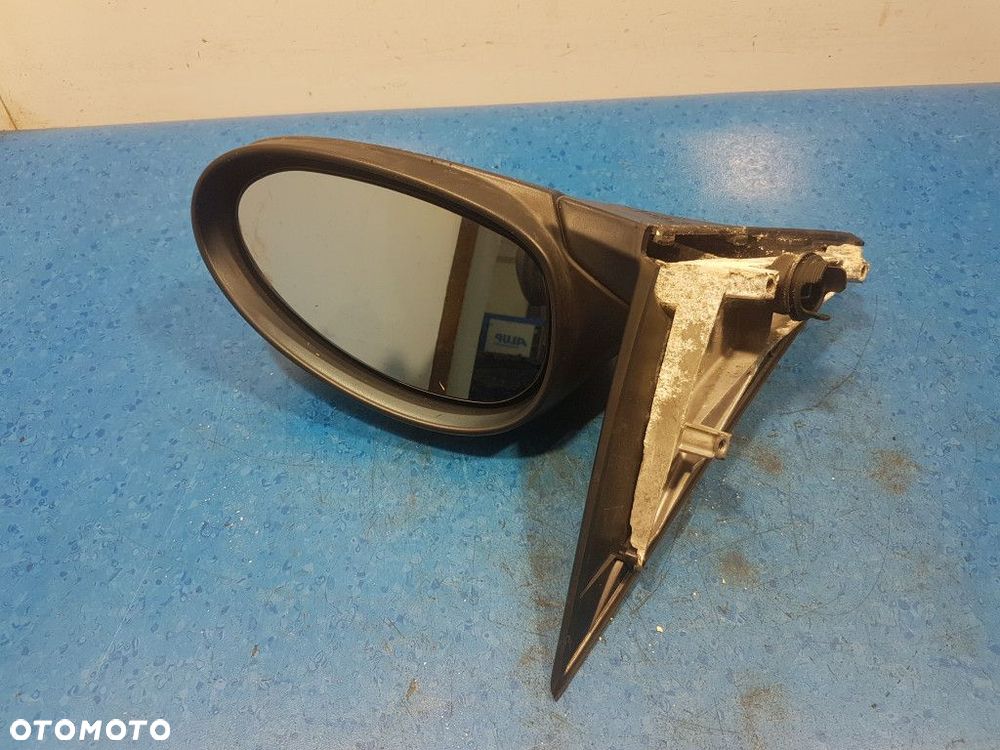 BMW 1 E87 LUSTERKO PRAWE 475 - 9