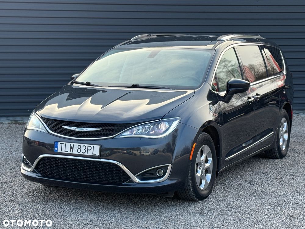 Chrysler Pacifica - 10