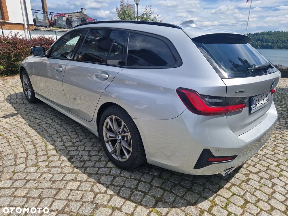 BMW Seria 3 330e xDrive - 17