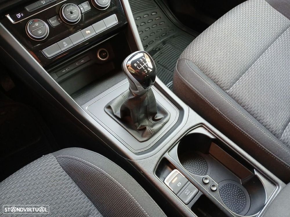 VW Touran 2.0 TDI Confortline - 20