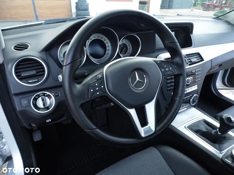 Mercedes-Benz Klasa C 200 CGI BlueEff Avantgarde - 1