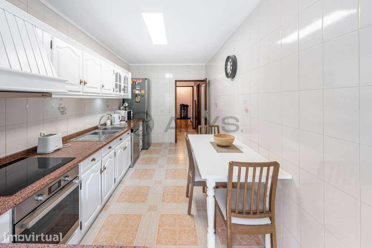 Apartamento T3 Renovado com Garagem Fechada em Excelente Localizaçã... - Grande imagem: 2/21