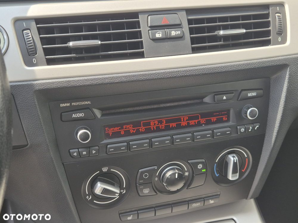 BMW Seria 3 318i Edition Exclusive - 17