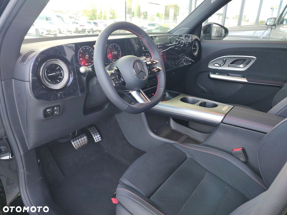 Mercedes-Benz GLB - 12