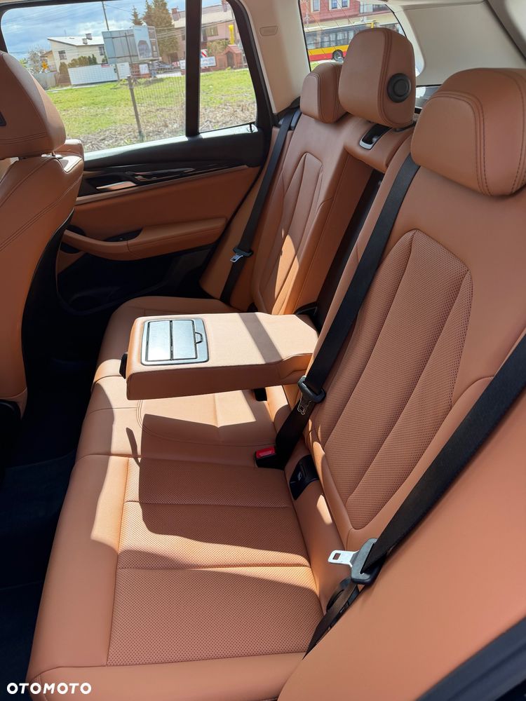 BMW X3 xDrive20i mHEV - 13