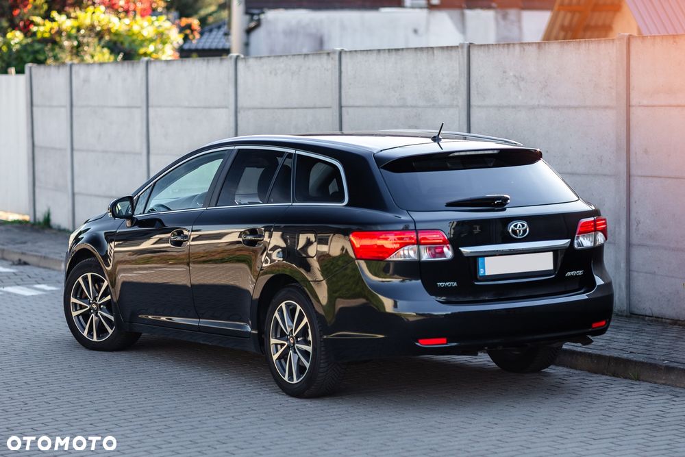 Toyota Avensis 2.2 D-4D Executive - 10