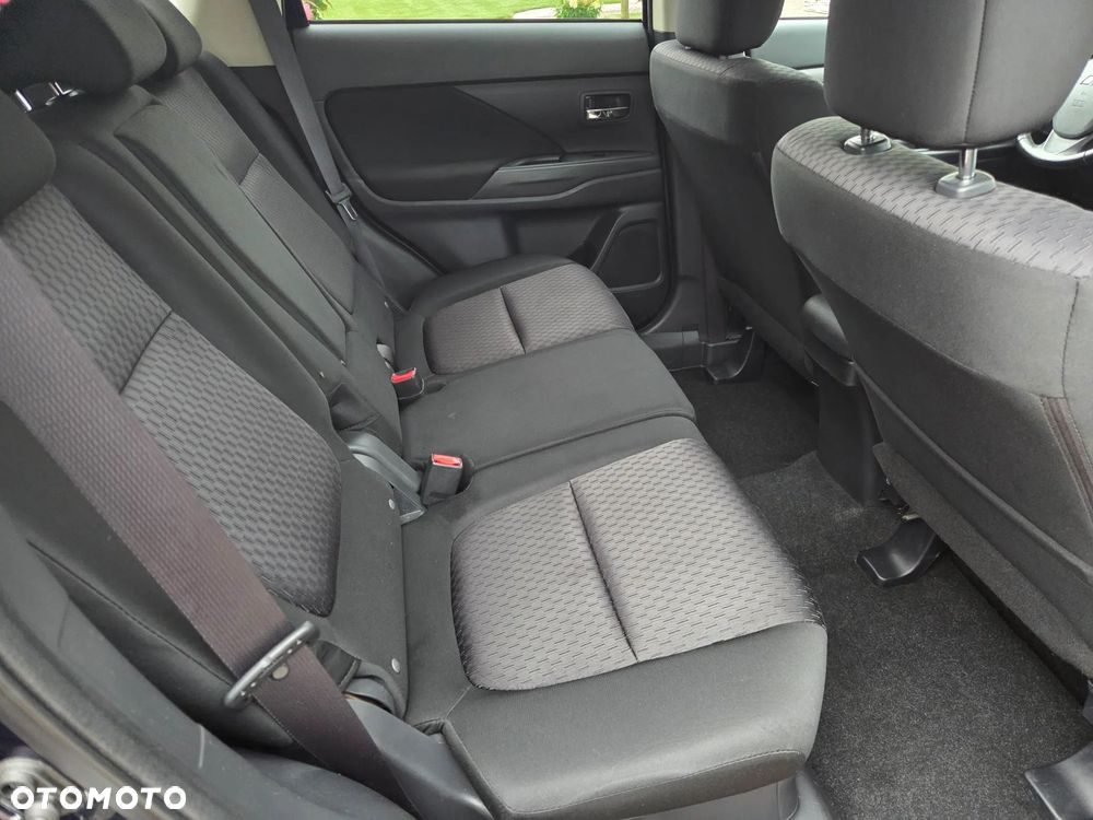 Mitsubishi Outlander - 16