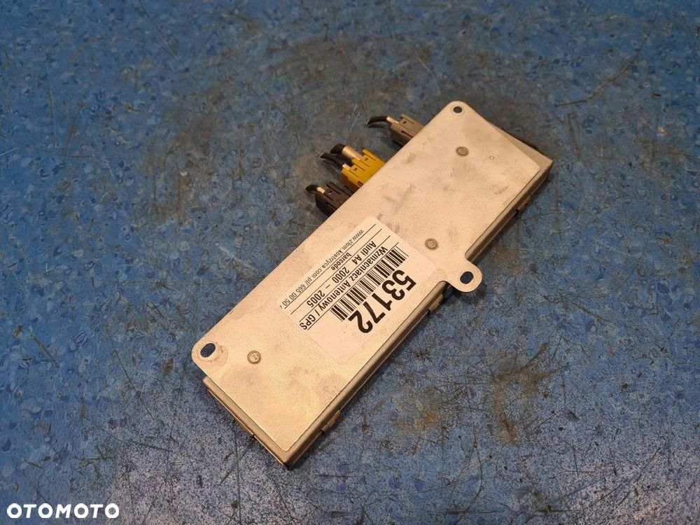 AUDI A4 B6 WZMACNIACZ ANTENOWY / GPS 8E9035225B - 8