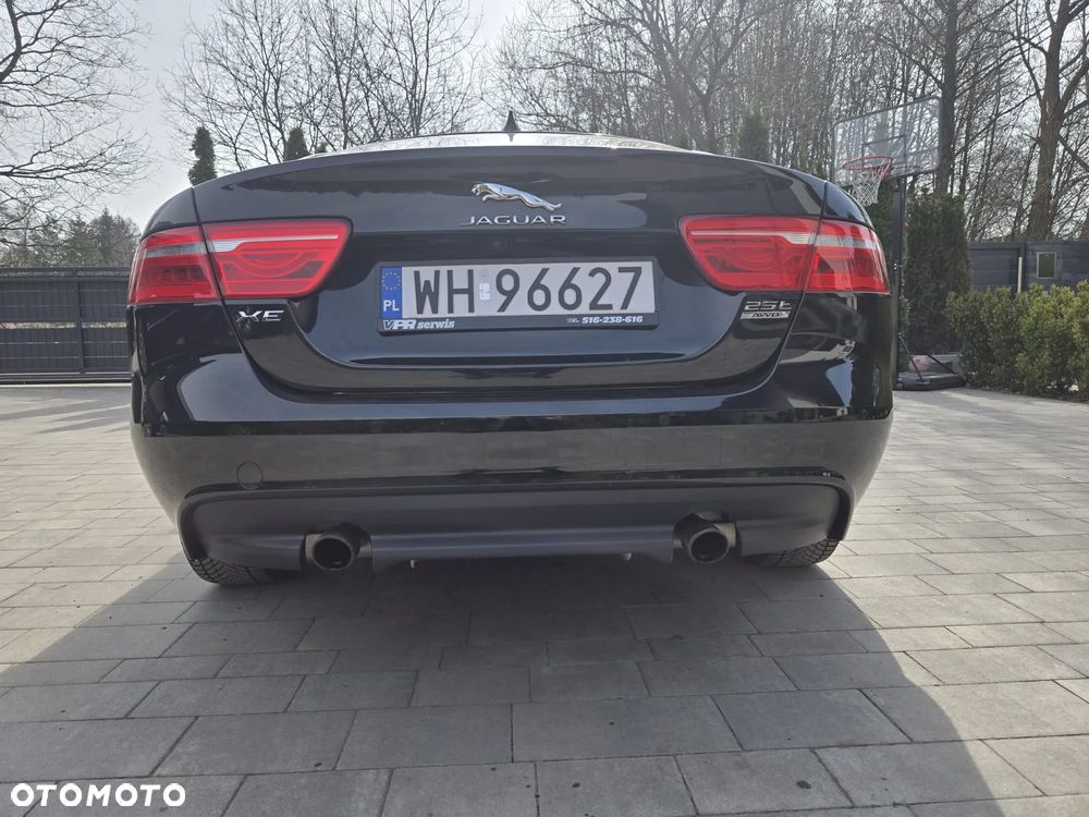Jaguar XE P250 R-Dynamic Black - 4