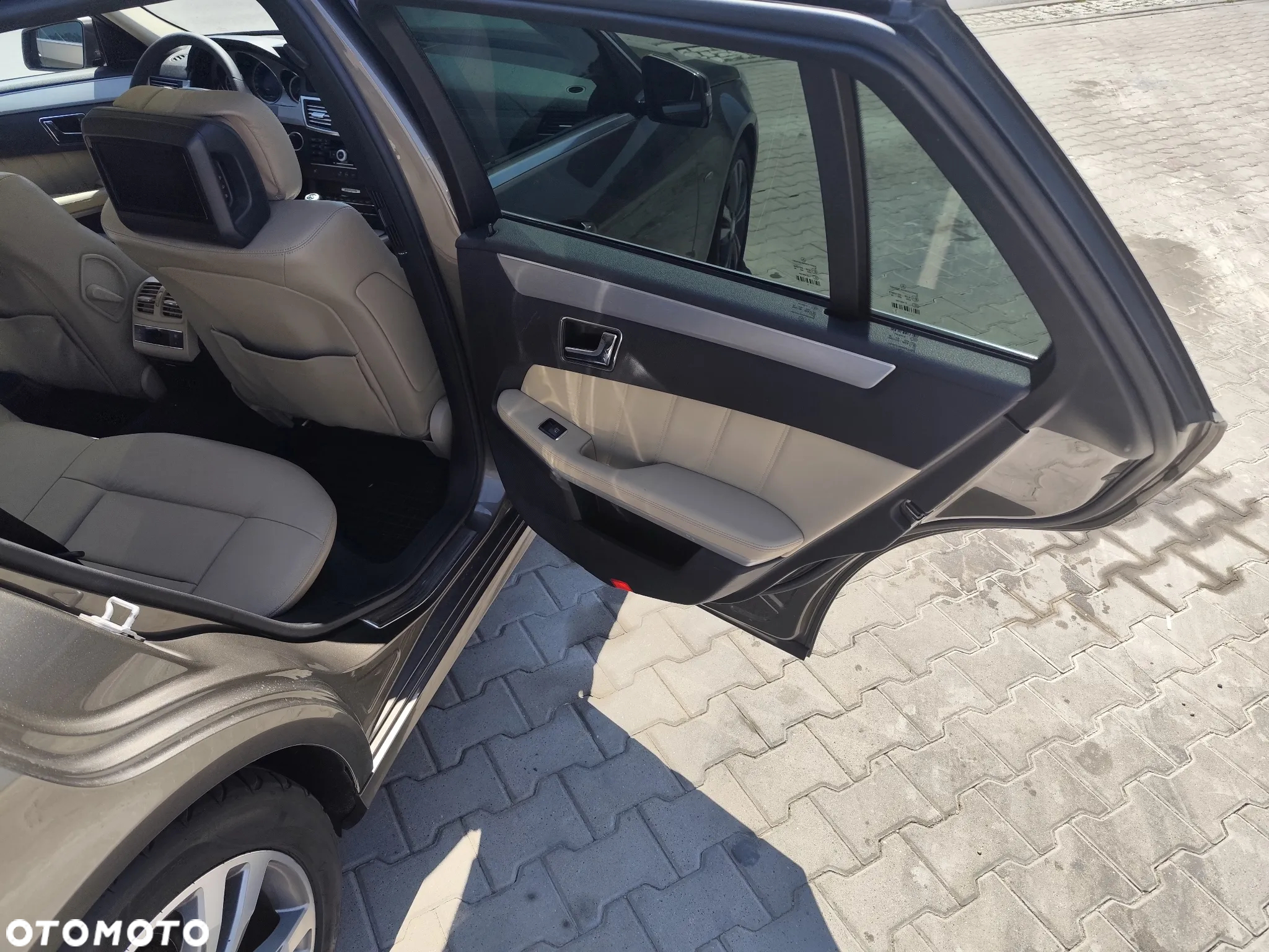 Mercedes-Benz Klasa E 200 T CDI DPF BlueEFFICIENCY Automatik Avantgarde - 19