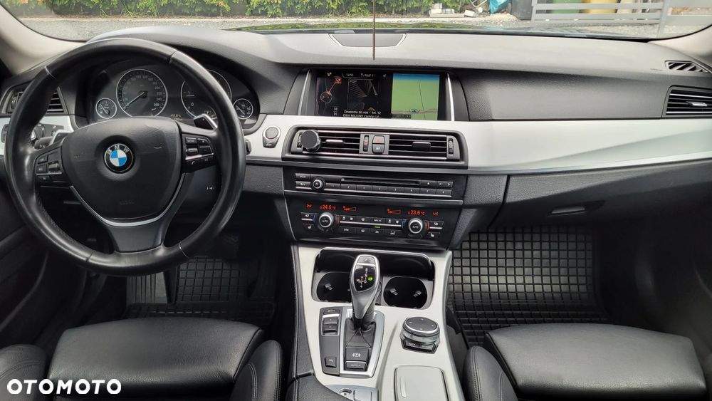 BMW Seria 5 525d - 12