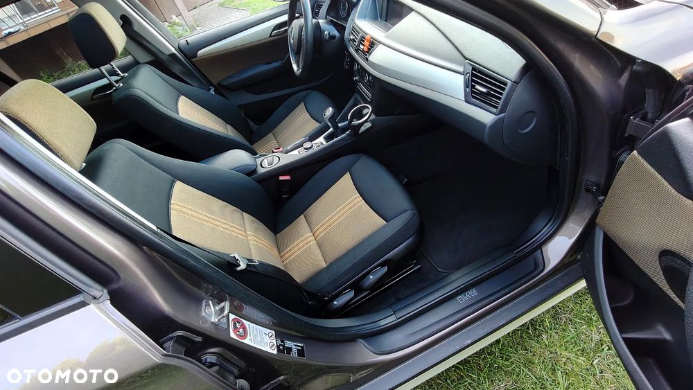 BMW X1 sDrive18d xLine - 31