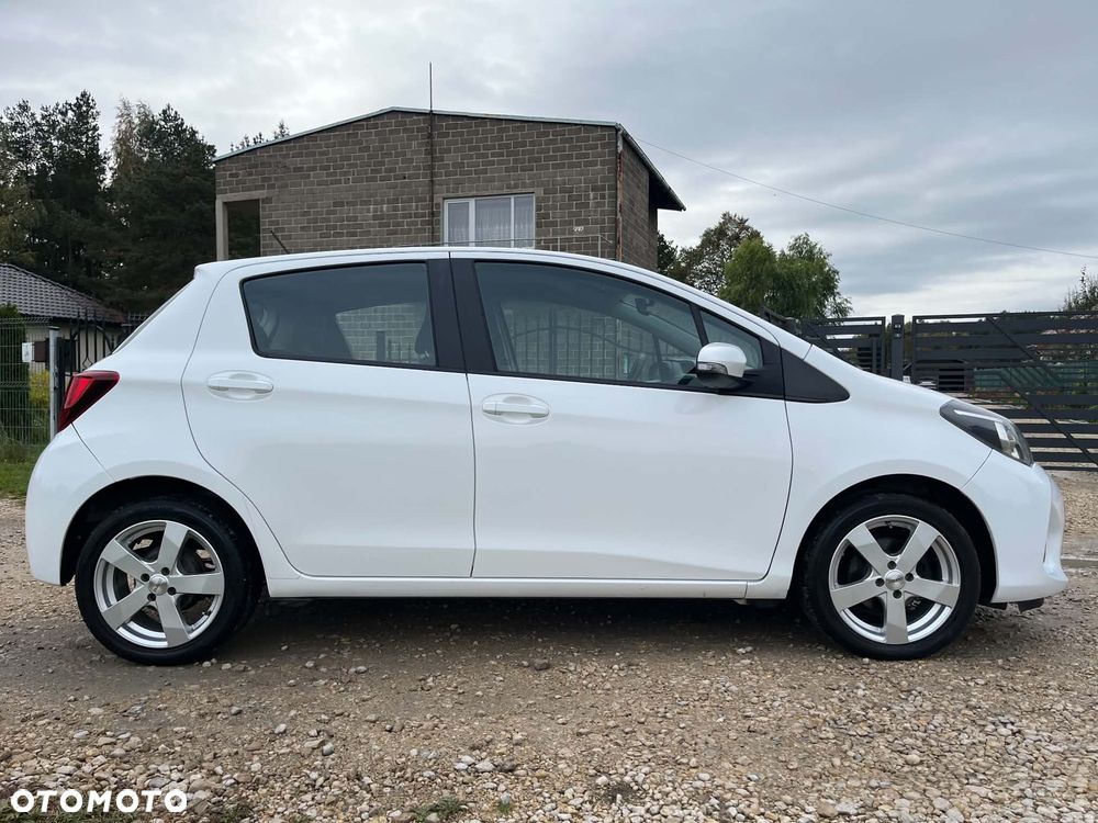 Toyota Yaris 2016 photo 2