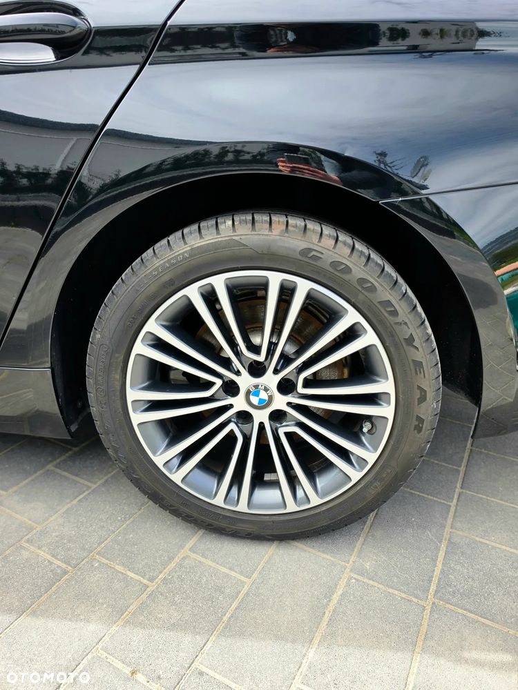 BMW Seria 5 520i Sport Line - 31