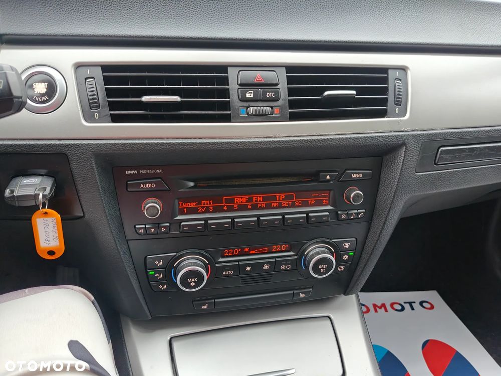 BMW Seria 3 320i - 23
