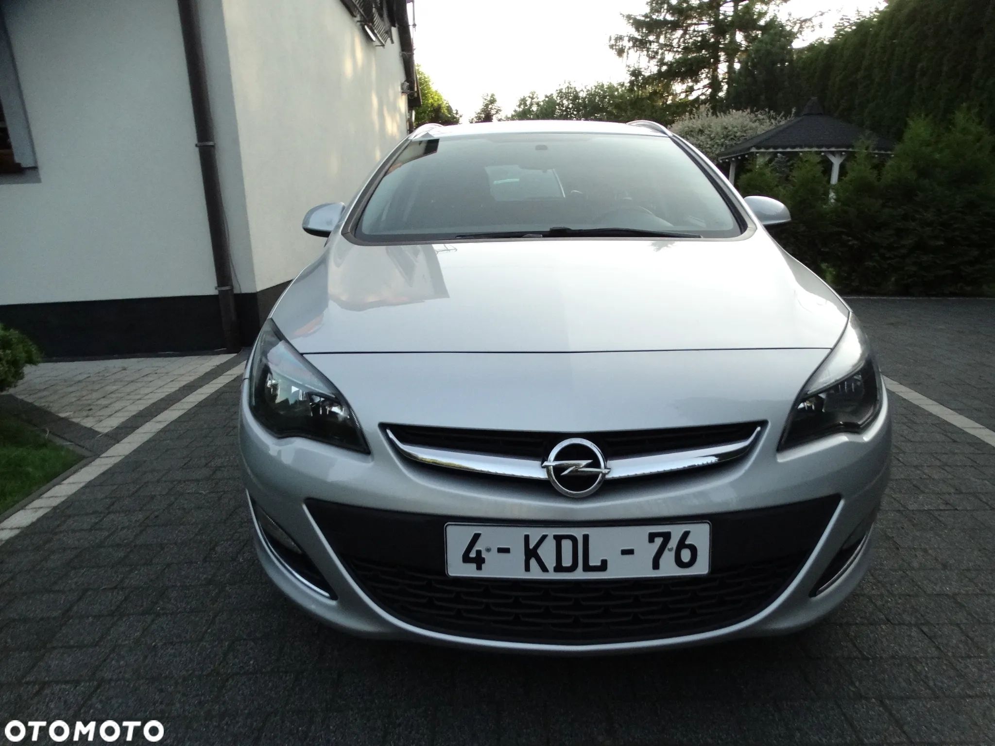 Opel Astra IV 1.4 T Active - 1