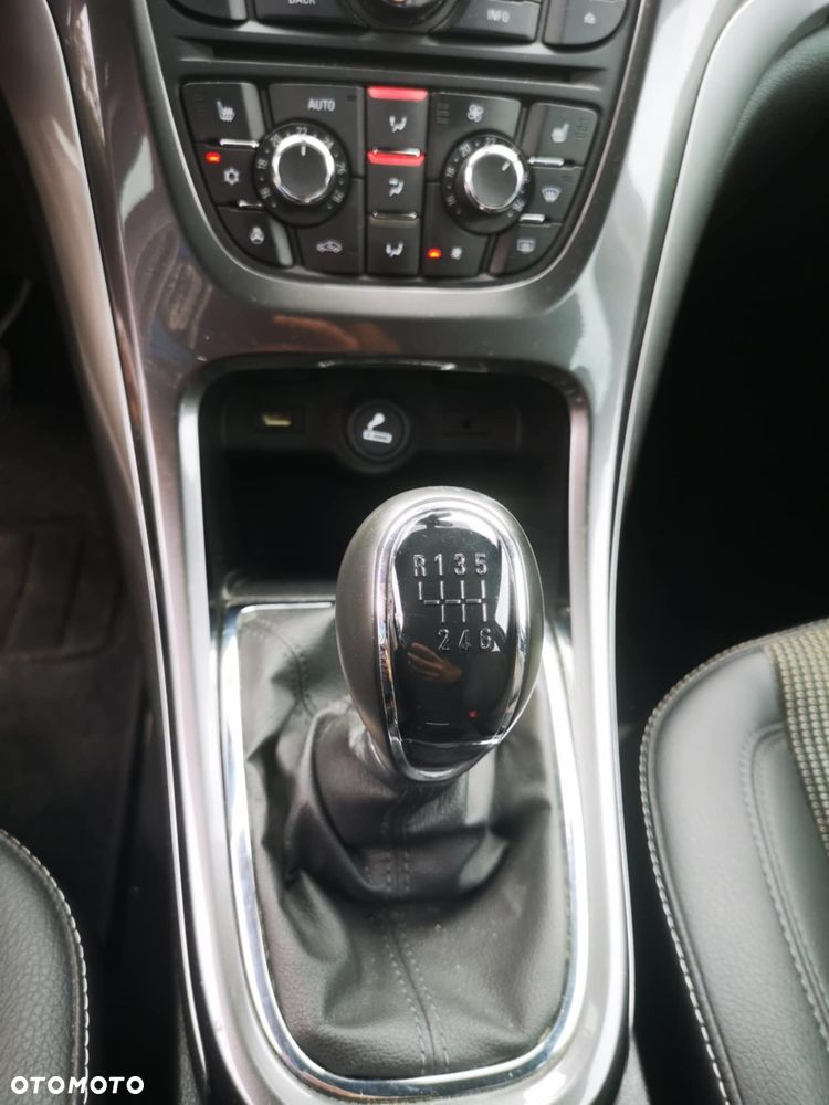 Opel Astra 1.4 Turbo Exklusiv - 24