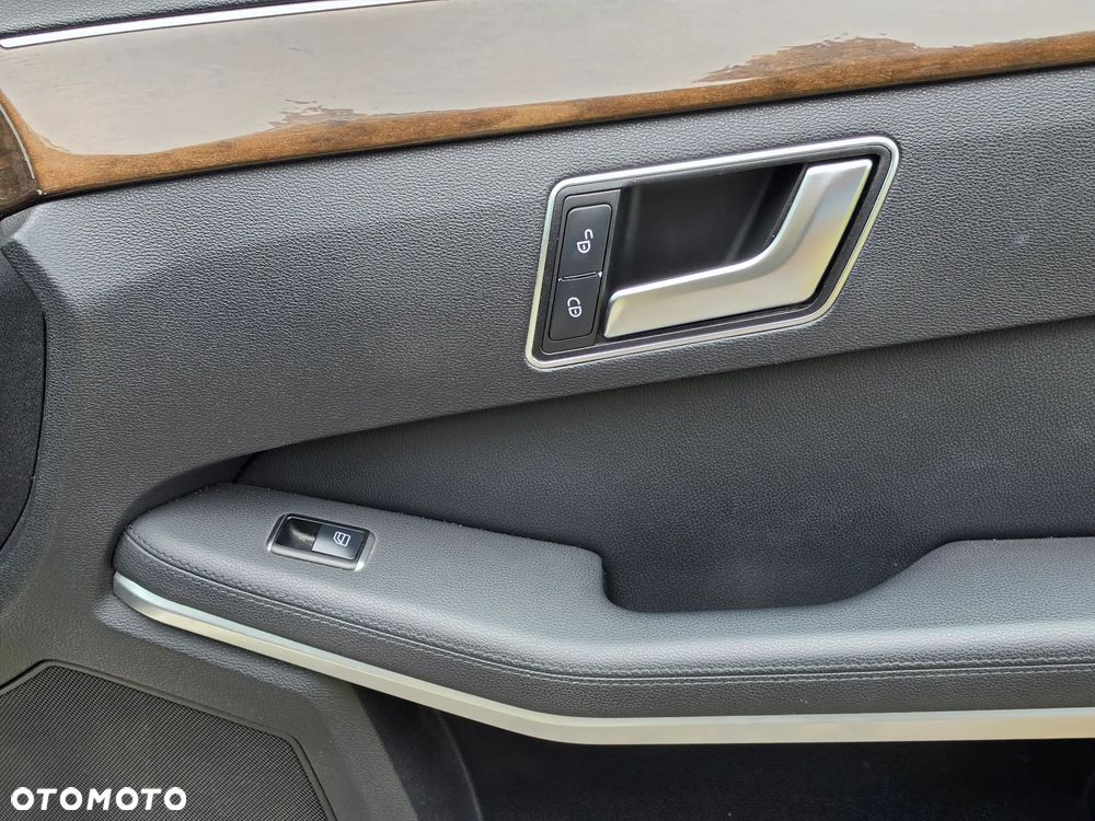 Mercedes-Benz Klasa E 200 CDI 7G-TRONIC Elegance - 29