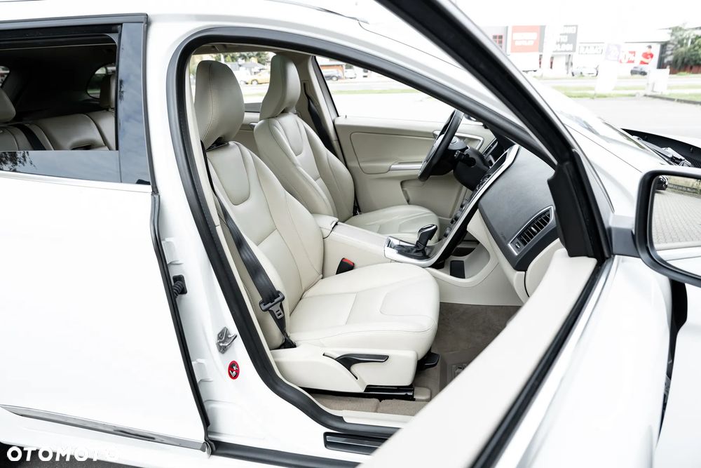 Volvo XC 60 D4 Geartronic Summum - 25