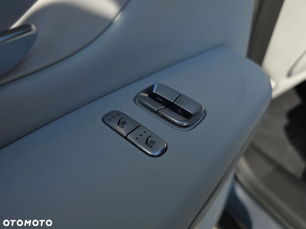XPeng G9 94.6 kWh AWD Performance - 32