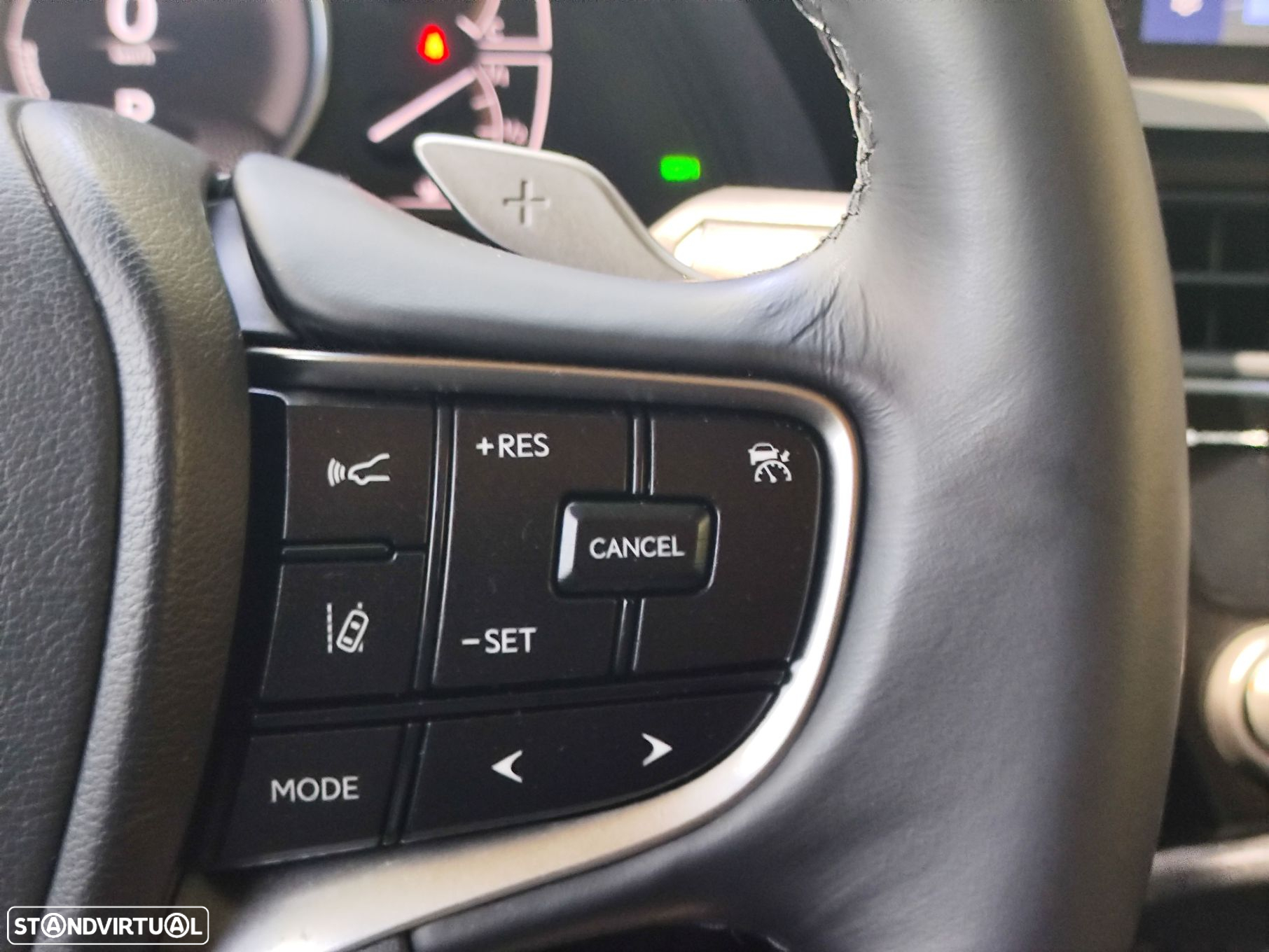 Lexus ES 300h Special Edition - 21