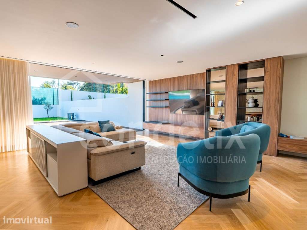 Moradia T5+1 nova com piscina em condomínio fechado de luxo no Estoril - Grande imagem: 4/55
