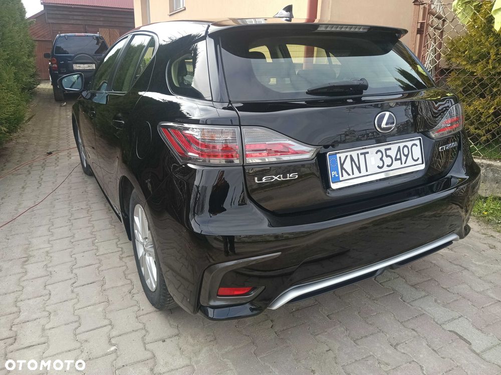 Lexus CT - 7