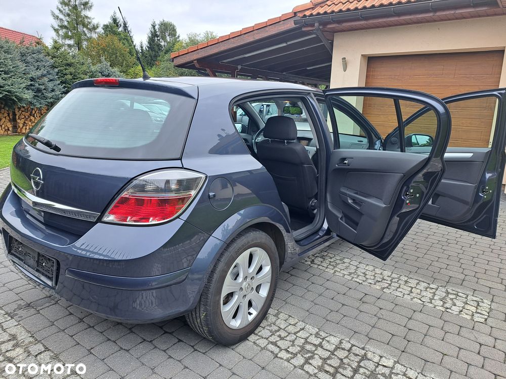 Opel Astra 1.6 Design Edition - 12