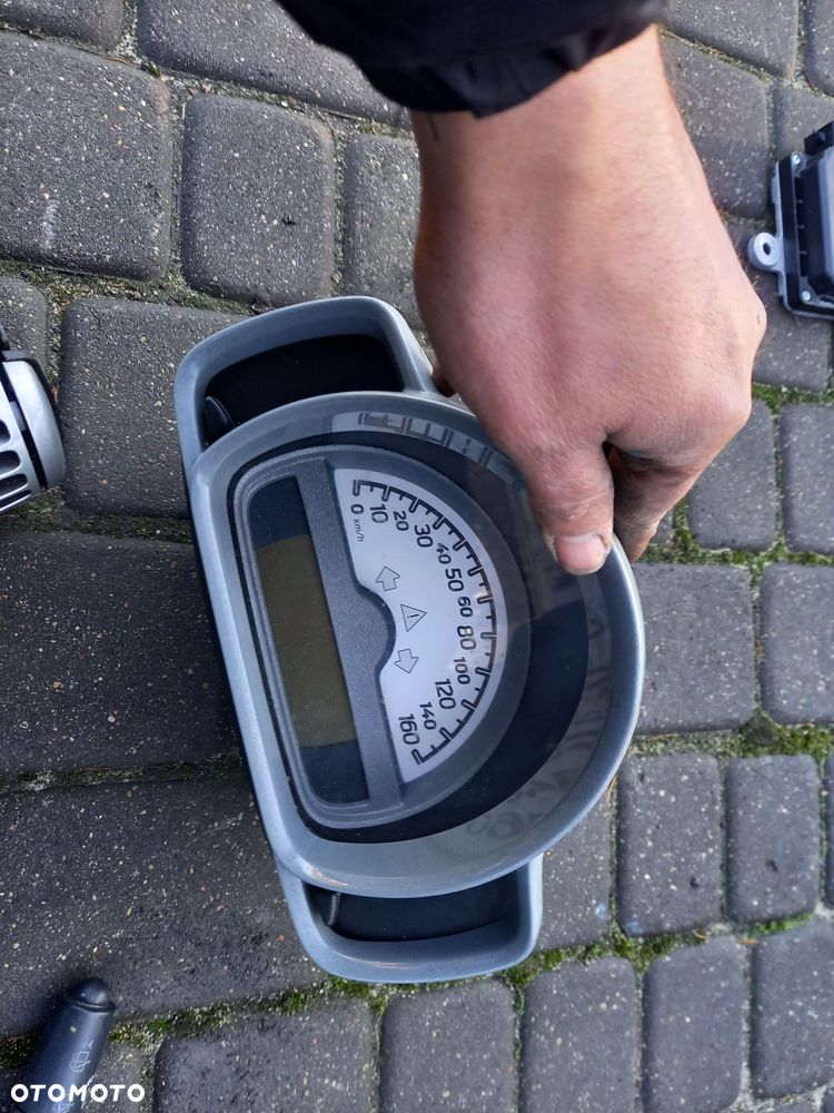 Licznik zegar smart fortwo 2 09r benzyna - 1