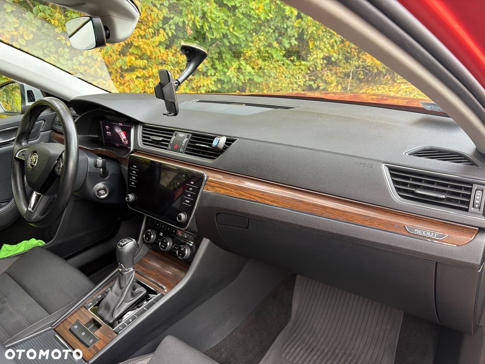 Skoda Superb 2.0 TDI SCR 4x4 Scout DSG - 14