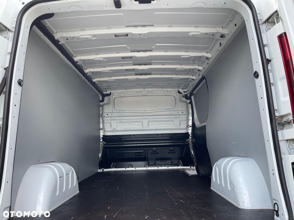 Nissan NV300 - 15