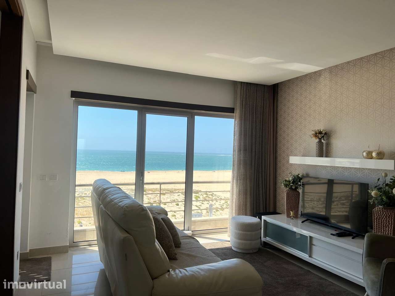 Apartamento T2 com garagem junto à praia | Nazaré - Grande imagem: 2/17