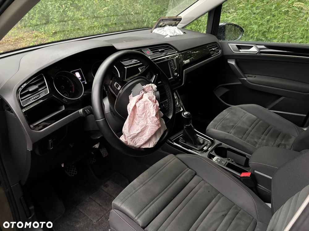 Volkswagen Touran - 6