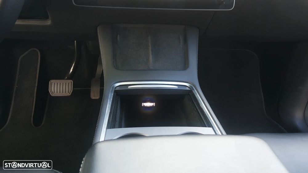 Tesla Model Y Long Range Dual Motor AWD - 37