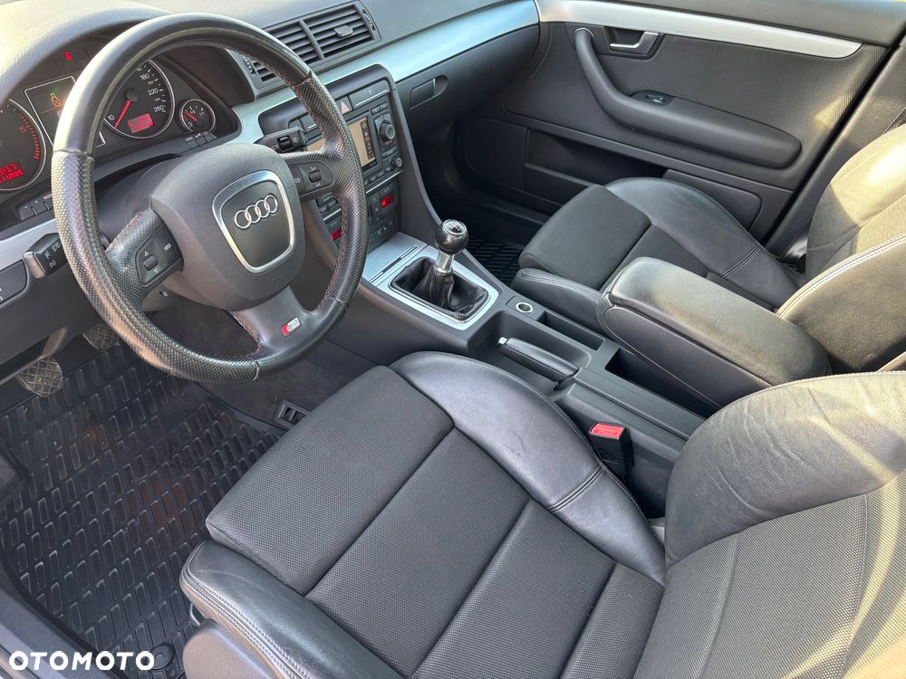 Audi A4 Limousine - 14