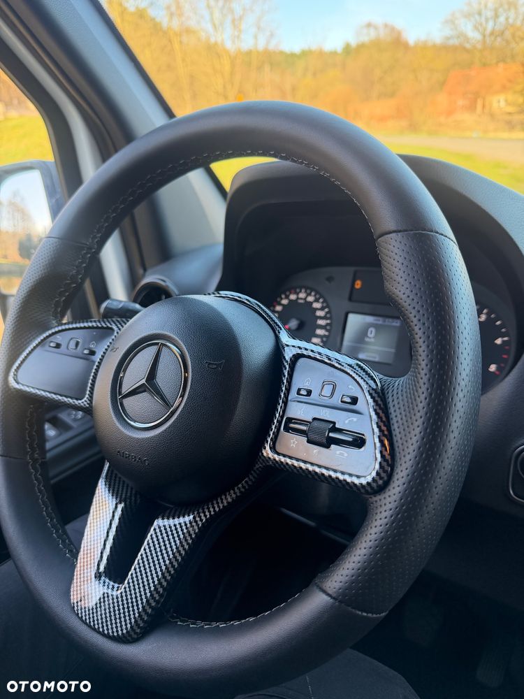 Mercedes-Benz Sprinter - 25