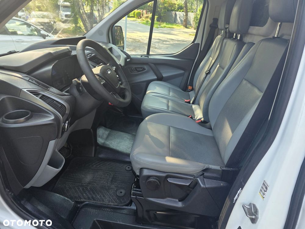 Ford TRANSIT CUSTOM - 17